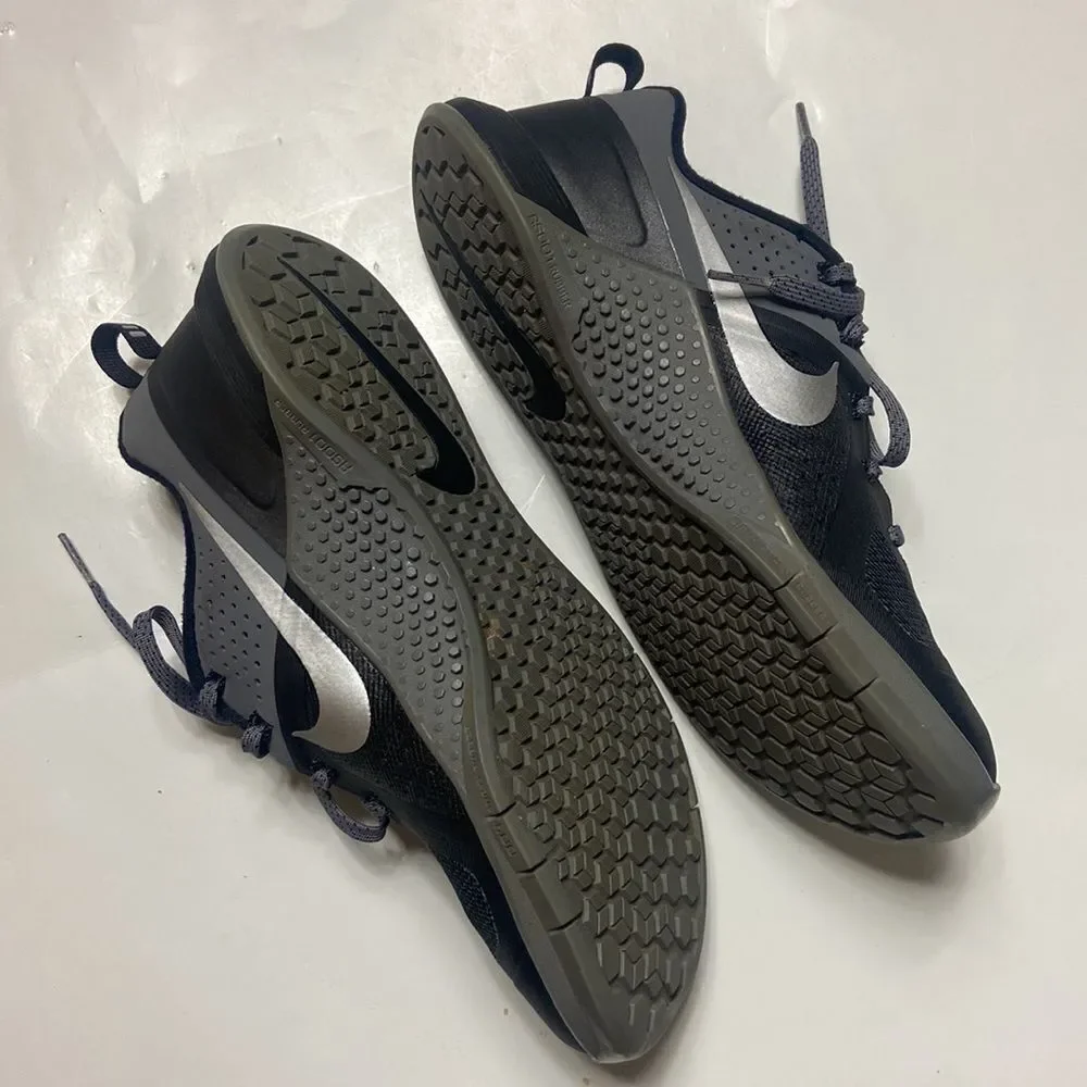 Nike Training RS001 Rubber Shoes Size 7 Unisex